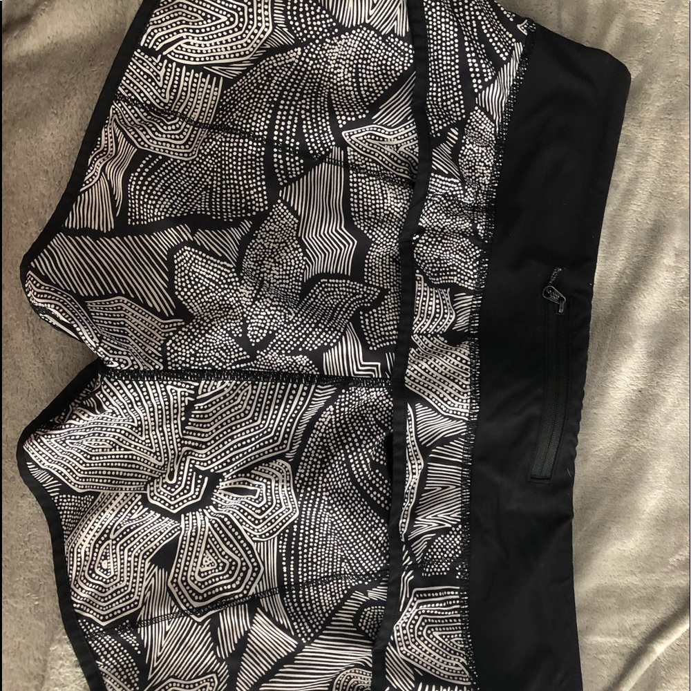 Lululemon Speed Up Short - RARE - Picture 2 of 3